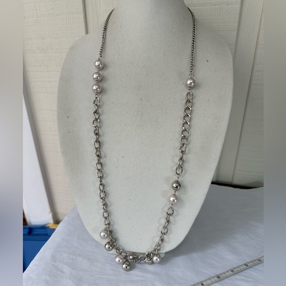 Three silvertone necklaces with dangles - Picture 3 of 6